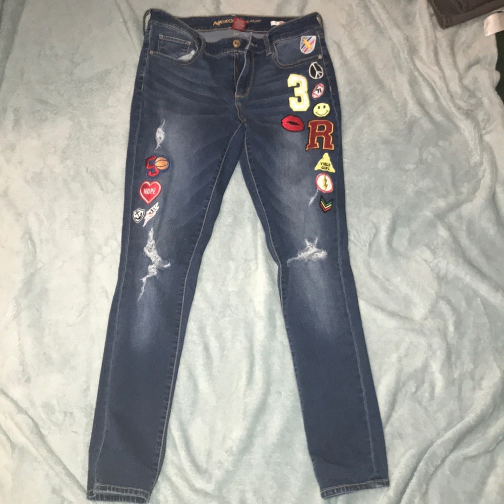 Ripped jeans with patches
